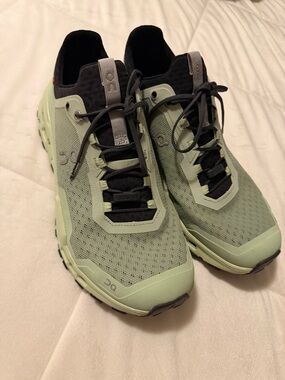 Men’s Athletic Trail Shoes in Sage and Black